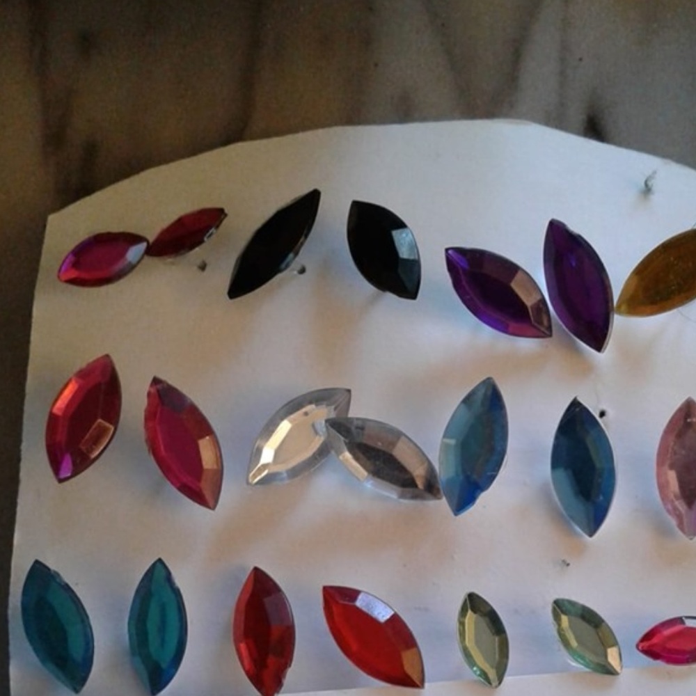 12 pairs plastic earrings  studs